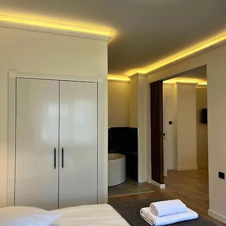 Golden Life Aparthotel
